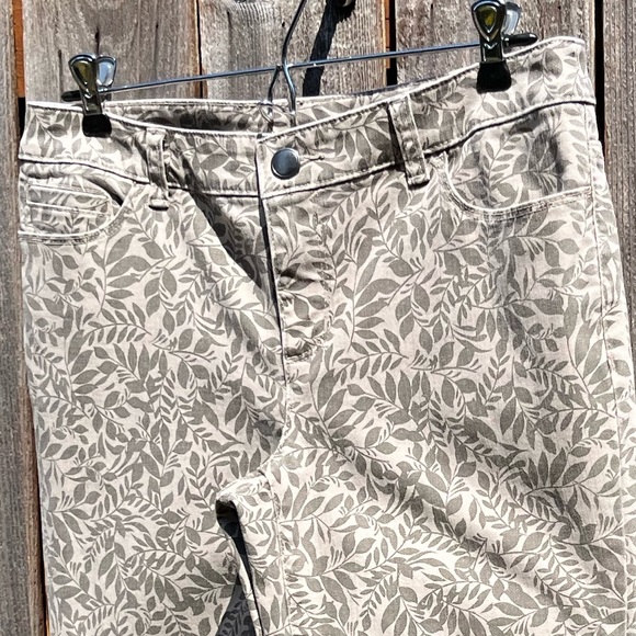 Christopher & Banks cropped pants size 4 - Picture 3 of 16